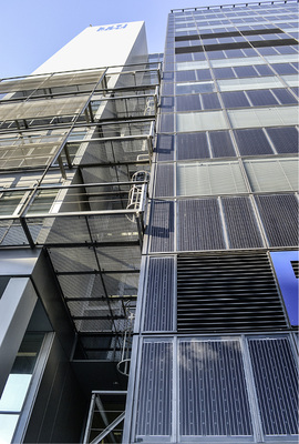 <p>
</p>

<p>
Die 14 Stockwerke der Südwestfassade in Wien sind mit drei verschiedenen Modulgrößen realisiert. Dazu kommen noch einige Anschlussmodule an den Ecken des Gebäudes.
</p> - © Foto: Velka Botika

