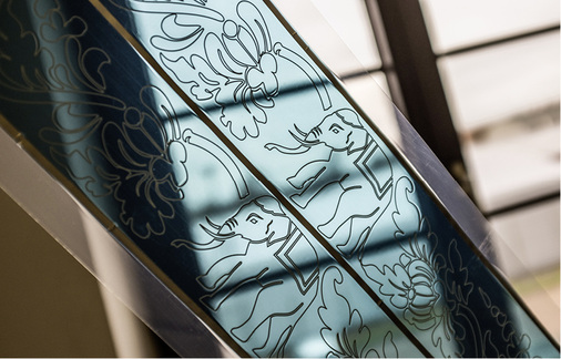 
Selbst die Metallisierung der Folie wird zum Stilelement eines organischen Solarmoduls.
