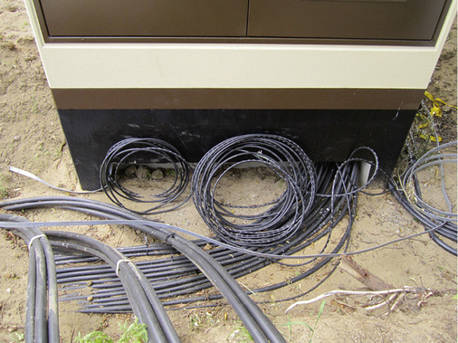 <p>
Ob die Kabel in der Erde fachgerecht verlegt wurden, kann der Gutachter nur in der Bauphase überprüfen.
</p>