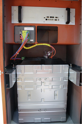 
Um den Element auf 9,6 Kilowattstunden aufzurüsten, ist ein Steckplatz für den zweiten DC-DC-Steller frei. 
