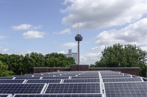 <p>
Solargenerator auf dem Dach eines Gymnasiums in Köln. Nun will NRW auch Mieterstrom fördern.
</p>

<p>
</p> - © Foto: Rheinenergie


