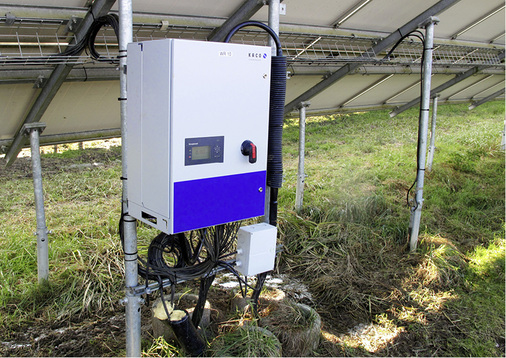 
Wechselrichter im Solarpark Zeilarn. Es gibt keine Zentralwechselrichter mehr, nur noch einzelne pro String.
