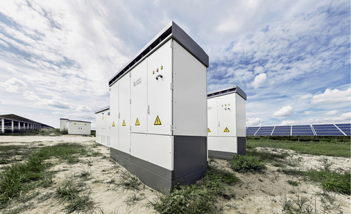 



Zentralwechselrichter haben riesige Vorteile, aber auch einige Schwachpunkte. Die Neuentwicklungen setzen genau dort an.
