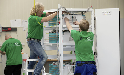 



Fertigung der Speicherschränke bei Tesvolt in Wittenberg.
