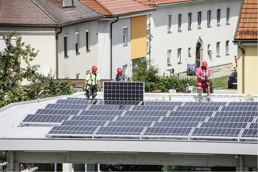 <p>
</p>

<p>
Auf einer ganzen Reihe von Dächern in St. Veit sind schon Photovoltaikanlagen installiert. Mit dem 1.000-Dächer-Programm will die Stadtverwaltung den Ausbau weiter beschleunigen.
</p> - © Foto: Stadtgemeinde St. Veit/Glan

