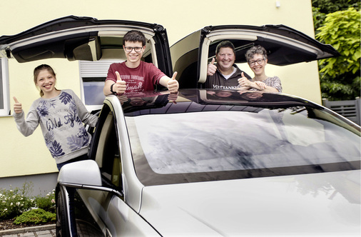 



Die Familie Engelhardt aus Ditzingen bei Stuttgart ist nur elektrisch unterwegs. Filius Robin hat sich ganz dem Thema verschrieben (siehe Seite 74).
