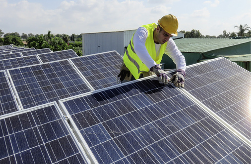 <p>
Die Eigenstromversorgung aus Solaranlagen auf dem Dach hat sich als wichtiges Geschäftsfeld etabliert.
</p>

<p>
</p> - © Foto: Thinkstock/zahiV

