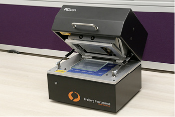 



Der Zelltester von Freiberg Instruments ist in einer kleinen Box untergebracht.
