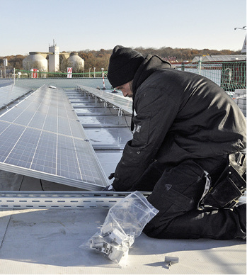



Flachdachanlagen hingegen sind häufige Aufträge.
