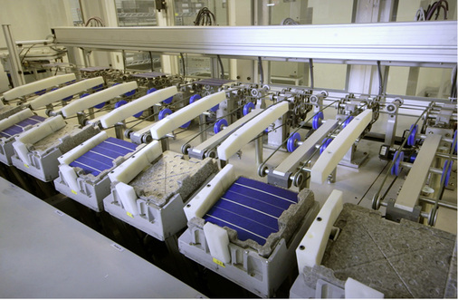 
Für die Serienfertigung von Halbzellenmodulen sind aufwendige Prozessumstellungen zu meistern.
