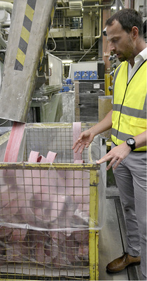 
Entscheidend ist die Mischung: Die Hersteller hüten die Rezepte für die Isolierschichten wie ihre Augäpfel.



