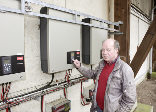 



Aufgrund der geringen Isolationswiderstände schalten die Wechselrichter die Strings bei feuchtem Wetter ab. Nur bei Sonnenschein laufen sie durch.
