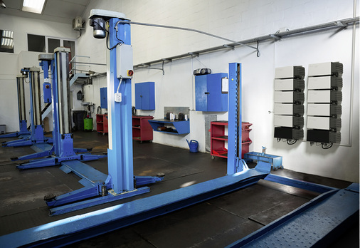 
Ein Gewerbespeicher mit rund 25 Kilowattstunden in einer Autowerkstatt.



