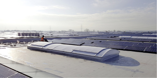 
Die Stringwechselrichterbänke von Kaco New Energy sind im Hintergrund erkennbar.
