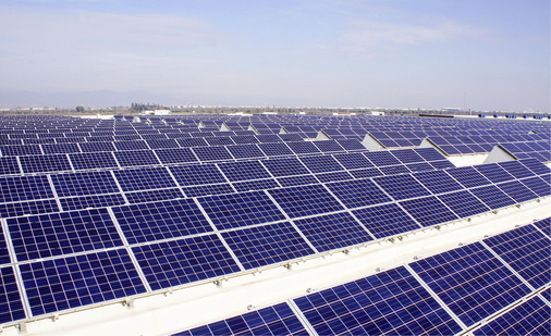 



Vor allem große Gewerbedächer lassen sich mit ausschreibungsfreien Anlagen gut nutzen.
