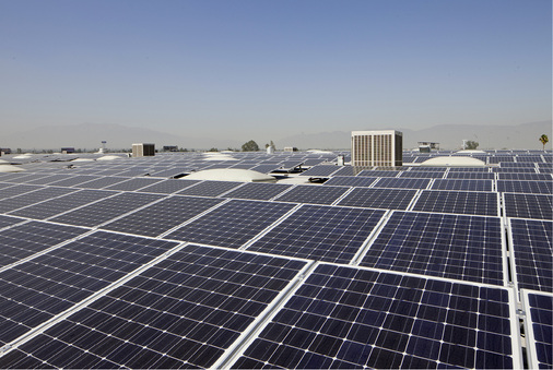 



Auf der wirklich sicheren Seite ist nur, wer ohne EEG baut – also auf die Einspeisevergütung verzichtet. Zum Beispiel durch Eigenverbrauch im Unternehmen.
