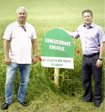 



Richter mit Geschäftspartner Harald Schüll (links).
