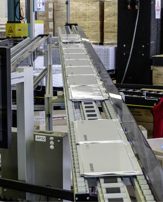 
Die Batteriezellen laufen bei Solarwatt in Frechen vom Band. Sie werden sowohl in die Heimspeicher als auch in den neuen Matrix-Gewerbespeicher eingebaut.



