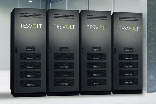 



Die neuen Speicherschränke von Tesvolt kommen im dezenten Schwarz daher und lassen sich sehr leicht zu großen Leistungen kombinieren.
