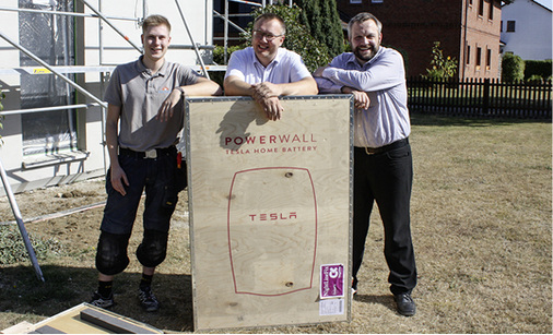 
Wartet bereits auf die nächste Generation der Powerwall: das Team von Priogo.
