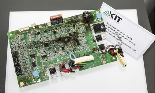 <p>
</p>

<p>
Diese Steuerplatine brannte durch, damit war die Batterie dem Thermal Runaway ausgesetzt.
</p> - © Foto: Heiko Schwarzburger

