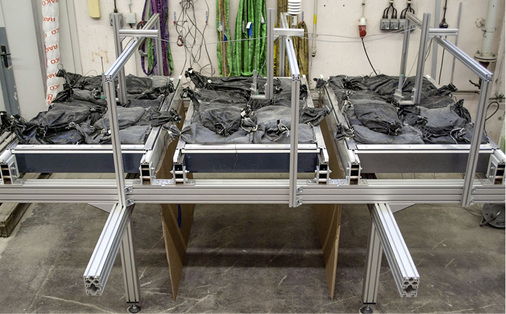 
Bei den Resttragfähigkeitsversuchen wurden die eingebauten Module durch Kugelfall geschädigt und danach einer Dauerbelastung ausgesetzt.
