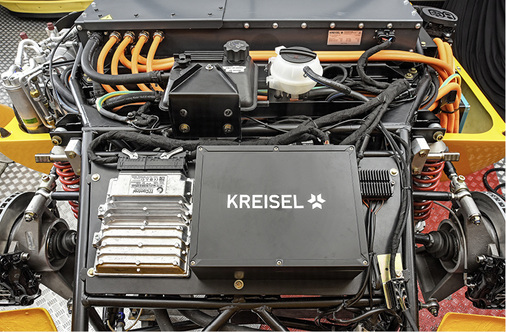 



Blick in die Bordelektrik des Evex 910e, der käuflich erhältlich ist – Preis siehe unten.
