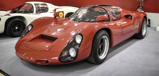 



Und das ist er: der Kreisel Evex 910e, der das historische Original von Porsche (im Hintergrund) in Sachen Beschleunigung sogar noch übertrifft. Der Wagen hat eine Straßenzulassung, die Serienfertigung kann beginnen. Ein spezielles Zwei-Gang-Getriebe wurde eigens für den E-Boliden entwickelt.
