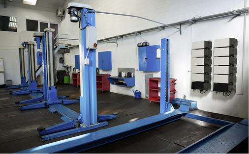 
Einbau von 22 Kilowattstunden in einer Autowerkstatt.



