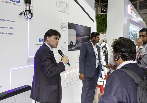 <p>
</p>

<p>
Am Messestand von Huawei in München herrschte reges Interesse, hier eine Delegation der GIZ aus Pakistan.
</p> - © Fotos: Heiko Schwarzburger

