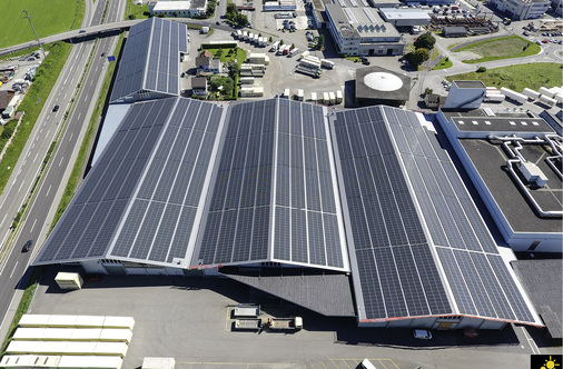 



Beim Blick von oben wird die Dimension der Solaranlage auf dem Logistikzentrum von Rieser + Vetter deutlich.
