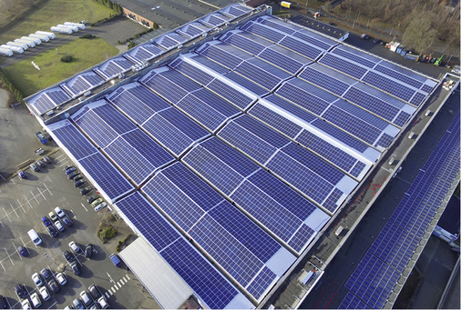 



Aufdachanlage im niedersächsischen Nordhorn mit 2,2 Megawatt Leistung.
