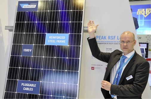 



Stahlrahmen, dreigeteilte Anschlussdose und ein neues Montagekonzept: Mit diesem Modul gewann Hanwha Q-Cells den Intersolar Award.
