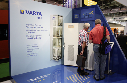 
Auf der Intersolar zeigte Varta den neuen Markenauftritt und die Heimspeicher Varta One. 



