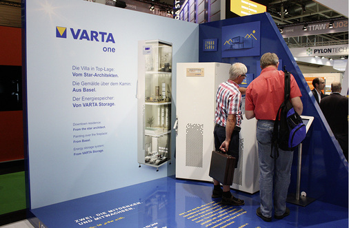 <p>
Auf der Intersolar zeigte Varta den neuen Markenauftritt und die Heimspeicher Varta One. 
</p>

<p>
</p> - © Foto: HS

