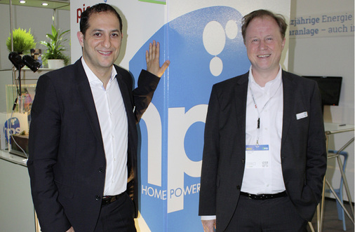 



Auf der Intersolar präsentierten Zeyad Abul-Ella (links) und Henrik Colell das autarke Kompaktgerät Picea.
