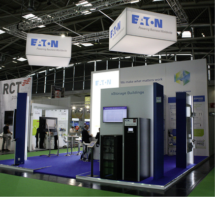 <p>
</p>

<p>
Messestand von Eaton Industries: Das Unternehmen zeigte in München das modulare Speichersystem X-Storage, mit dem ganz verschiedene Anwendungen und Speichergrößen möglich werden.
</p> - © Foto: HS


