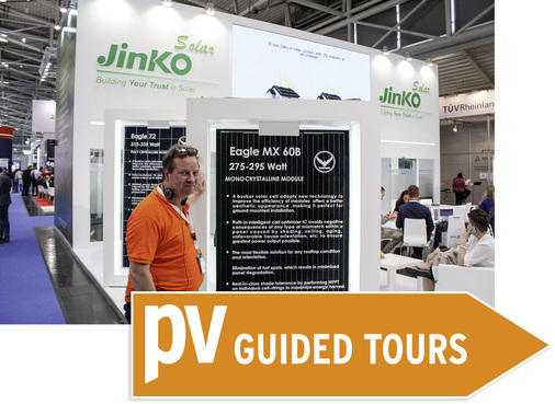



Götz Fischbeck – hier am Messestand von Jinko Solar – ist Experte für smarte Solarmodule. Er hat unsere PV Guided Tours zu den Innovationen bei smarten und Hochleistungsmodulen moderiert.
