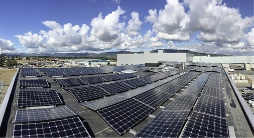 



Den Generator auf dem Dach des Autohändlers in Schafisheim haben die Monteure innerhalb von zwei Tagen komplett aufgebaut.
