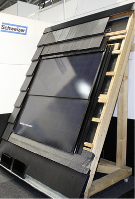 <p>
</p>

<p>
Beim Solrif-Indachsystem von Ernst Schweizer liegen die Solarmodule wie Dachziegel übereinander.
</p> - © Foto: HS

