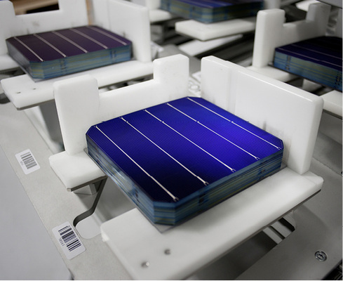 



Im US-Werk in Hillsboro werden Zellen mit fünf Busbars gefertigt.
