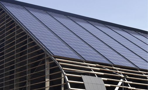<p>
</p>

<p>
Die Nachfrage nach Solaranlagen für große Industriedächer zieht wieder an. Das belebt auch den Markt für Montagesysteme auf Metalldächern.
</p> - © Foto: Velka Botika

