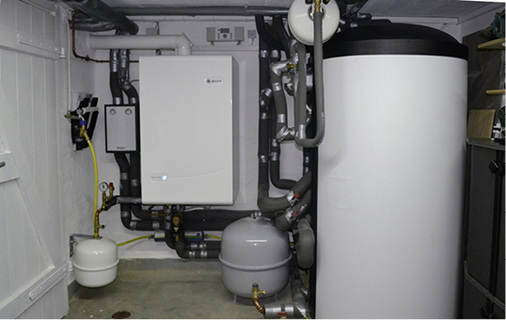 



Das kleine BHKW fällt kaum auf. Allenfalls für große Speicher wird es im Keller eng.
