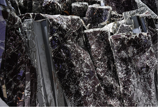 
Materialzusammensetzung und Beschädigungen alter Module sind verschieden. Im Recycling müssen diese deshalb auch individuell verarbeitet werden.



