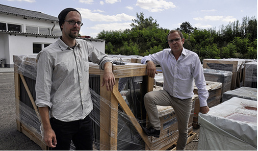 <p>
</p>

<p>
Rainer K. Schmidt (rechts) und Benjamin Suksdorf von PVEX in Taucha sehen im Recycling einen stabilen und moderat wachsenden Markt.
</p> - © Foto: Petra Franke

