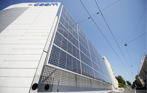 
Zahlreiche Projekte zeigen, dass die Photovoltaik in der Fassade möglich ist. Doch Architekten und Planer sind immer noch unsicher, was sie dürfen und was nicht.



