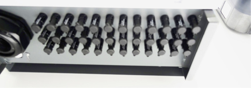 



Anschlussleiste für die Modulstrings: Die Stecker sind viel zu eng gesetzt, Reparatur oder Austausch nahezu unmöglich.
