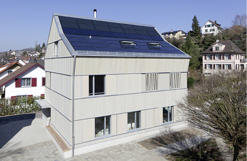 



Mit Solrif eingedecktes Solardach in Glattfelden. Dachfenster wurden integriert.
