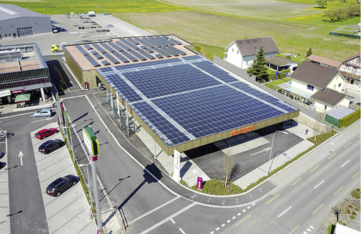 <p>
</p>

<p>
Solarer Carport mit Glas-Glas-Modulen von Clickcon bei Migros in der Schweiz.
</p> - © Foto: Clickcon

