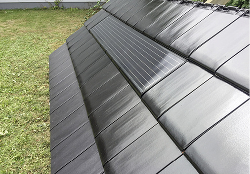 <p>
</p>

<p>
Zwitter aus Solarziegel und Modul: der G10 PV von Dachziegelwerke Nelskamp.
</p> - © Foto: DZW Nelskamp

